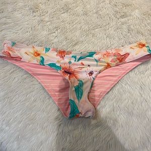 Super cute bikini bottoms! Reversible!